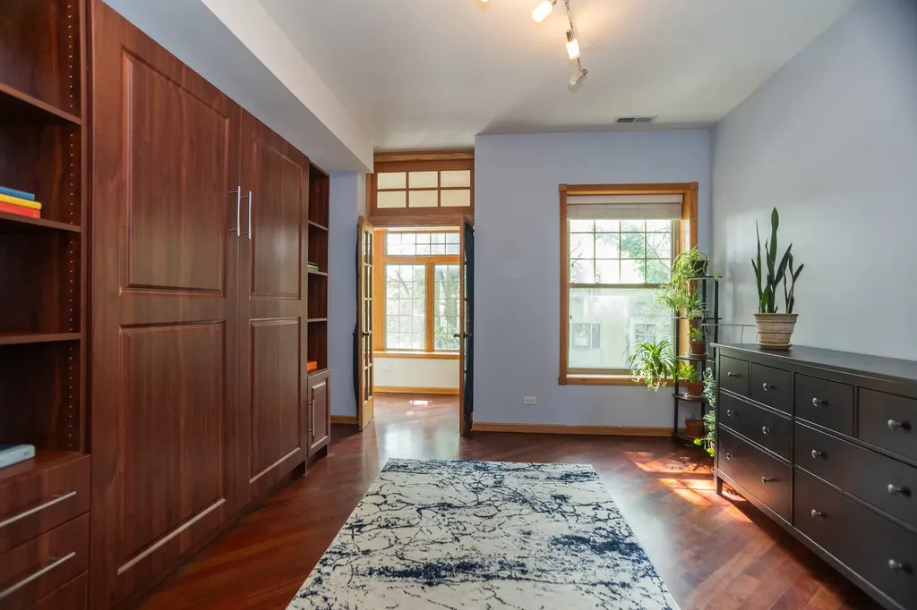 6151 North Glenwood Avenue Chicago IL 60660