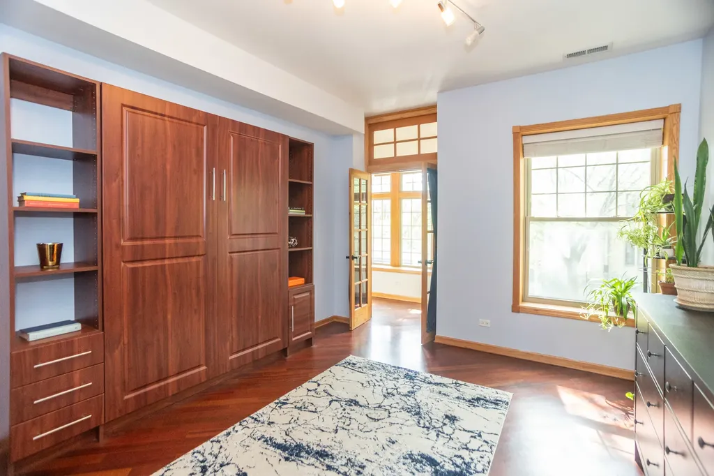 6151 North Glenwood Avenue Chicago IL 60660