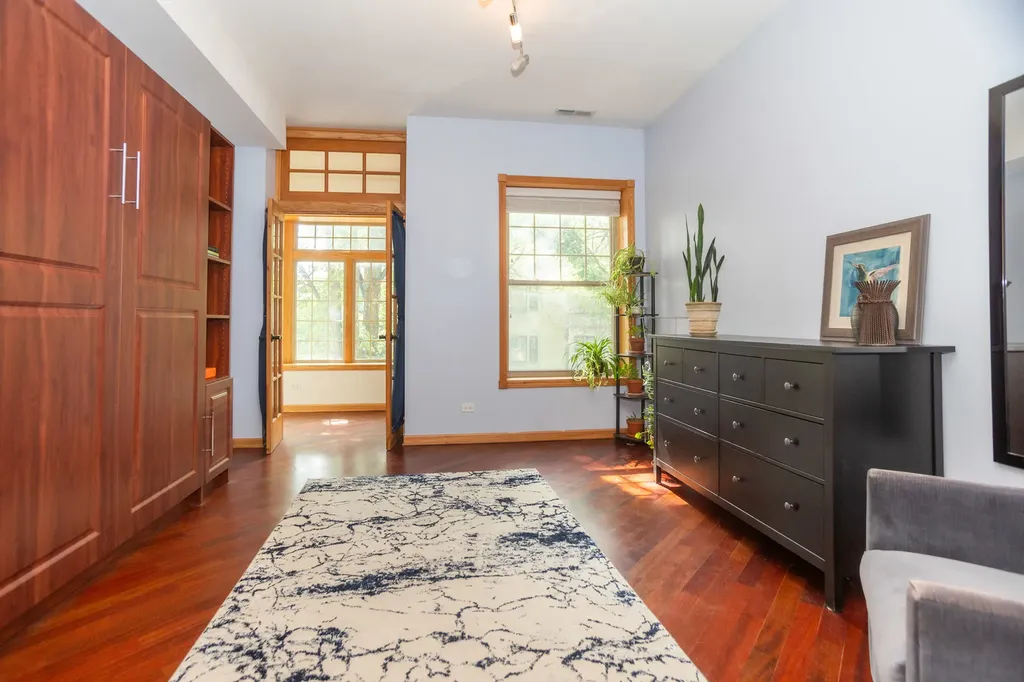 6151 North Glenwood Avenue Chicago IL 60660