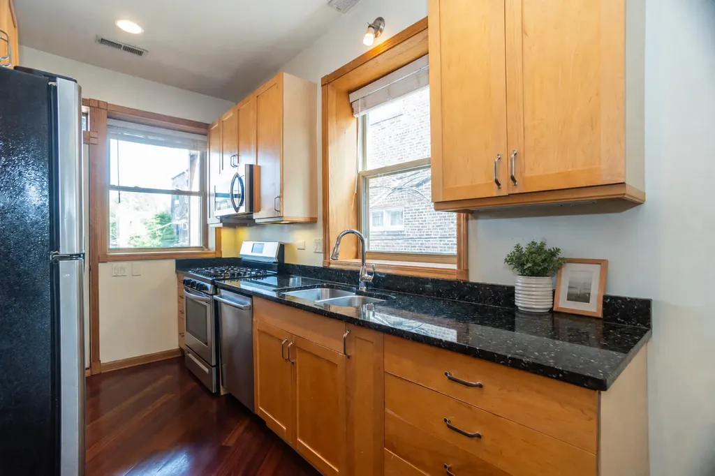 6151 North Glenwood Avenue Chicago IL 60660