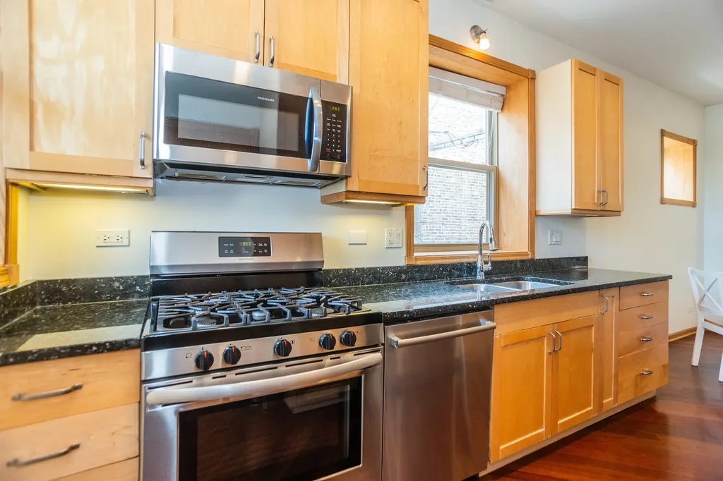 6151 North Glenwood Avenue Chicago IL 60660