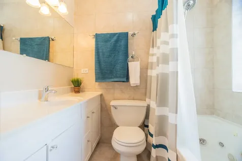 6151 North Glenwood Avenue Chicago IL 60660