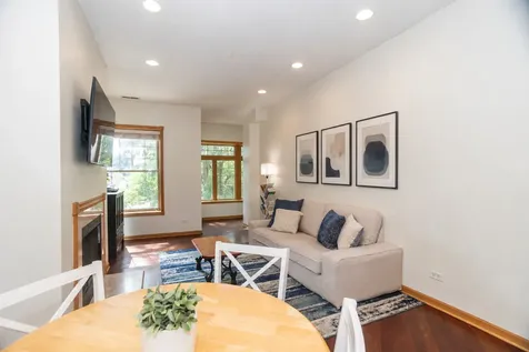 6151 North Glenwood Avenue Chicago IL 60660
