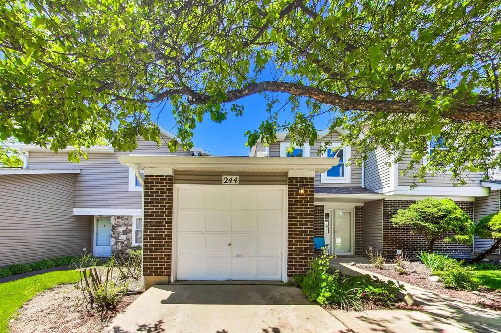 244 Coventry Court Bloomingdale IL 60108