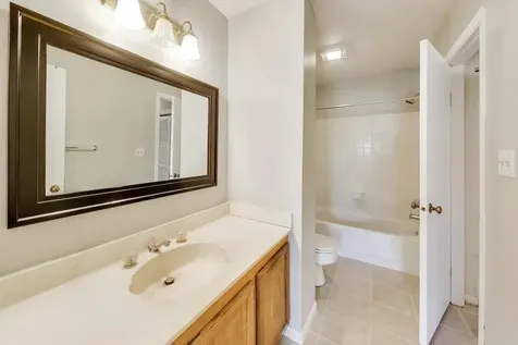 244 Coventry Court Bloomingdale IL 60108