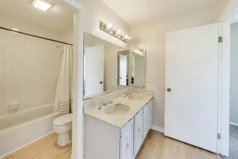 244 Coventry Court Bloomingdale IL 60108