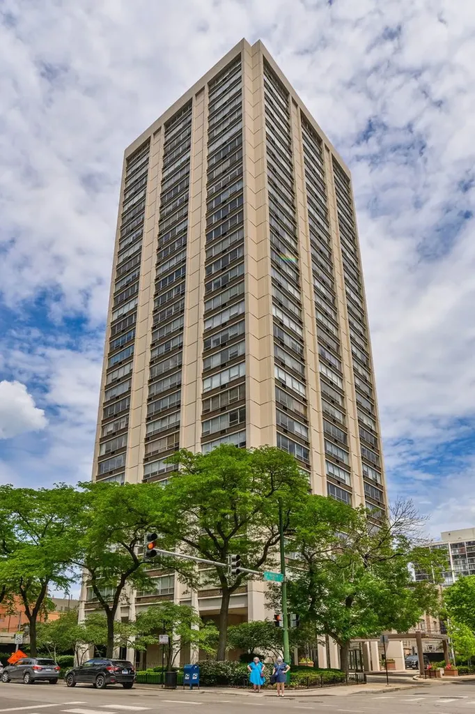 70 West Burton Place Chicago IL 60610