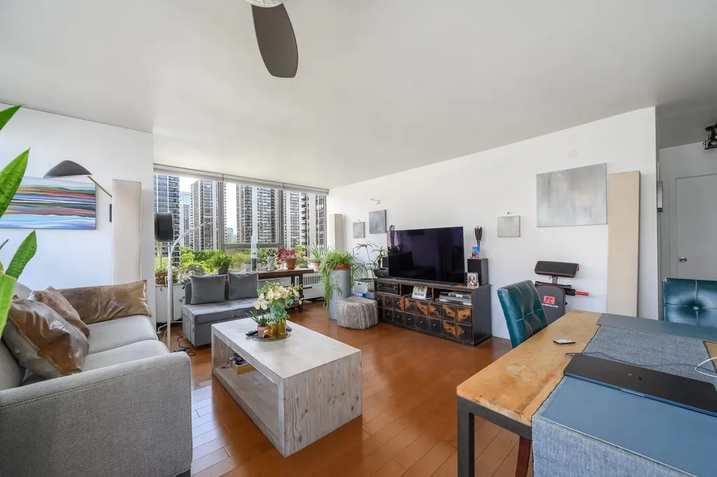 70 West Burton Place Chicago IL 60610