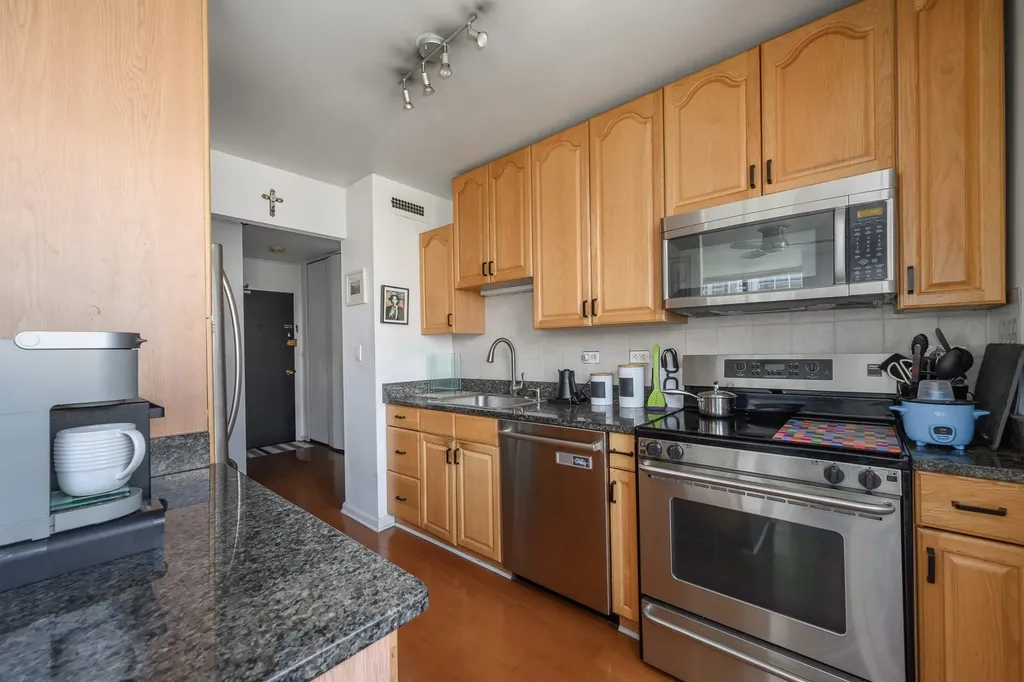 70 West Burton Place Chicago IL 60610