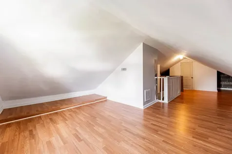 8022 42ND Street Lyons IL 60534