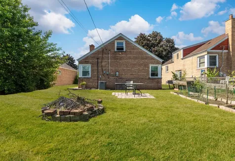 8022 42ND Street Lyons IL 60534