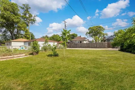 8022 42ND Street Lyons IL 60534