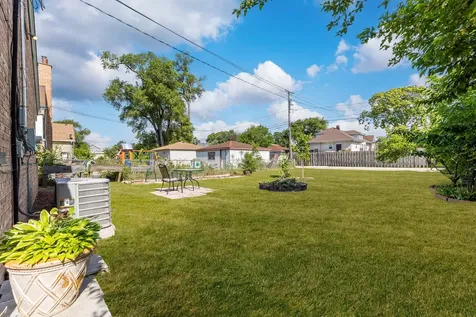 8022 42ND Street Lyons IL 60534