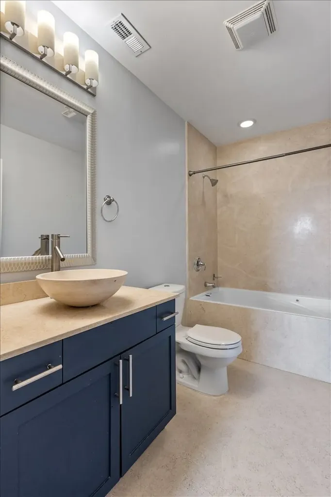 2545 South Dearborn Street Chicago IL 60616