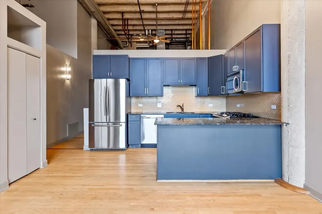 2545 South Dearborn Street Chicago IL 60616
