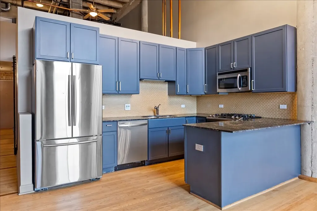 2545 South Dearborn Street Chicago IL 60616