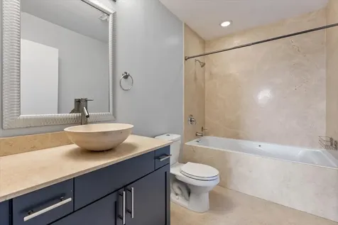 2545 South Dearborn Street Chicago IL 60616