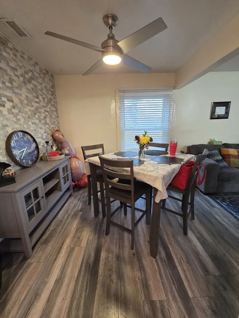1383 South Glen Circle Aurora IL 60506
