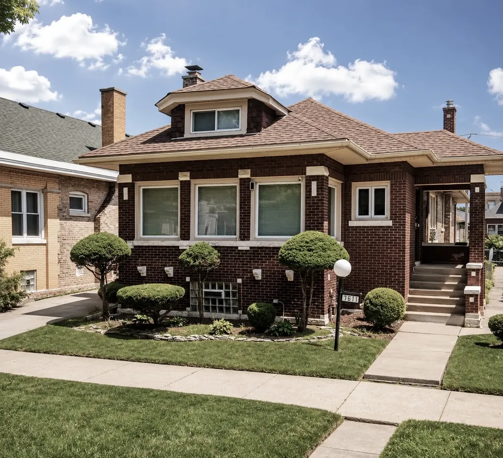 7611 South Ridgeland Avenue Chicago IL 60649