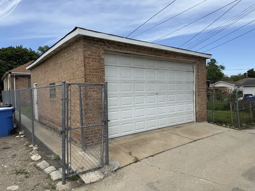 11265 South May Street Chicago IL 60643