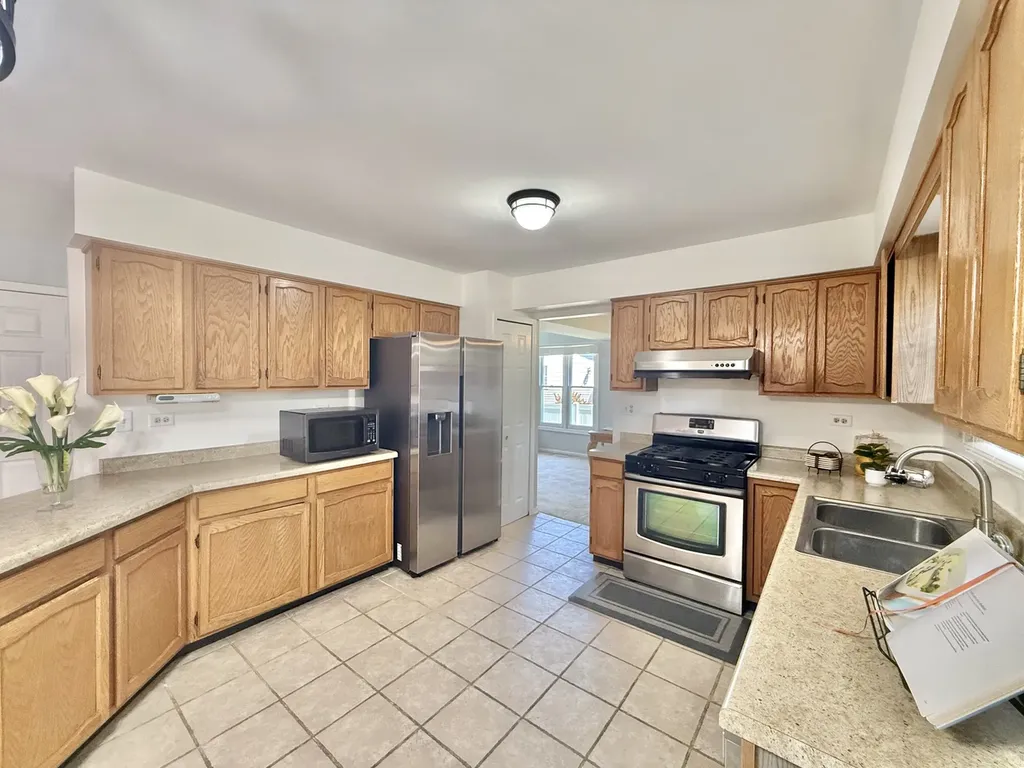 1582 Hinterlong Lane Naperville IL 60563