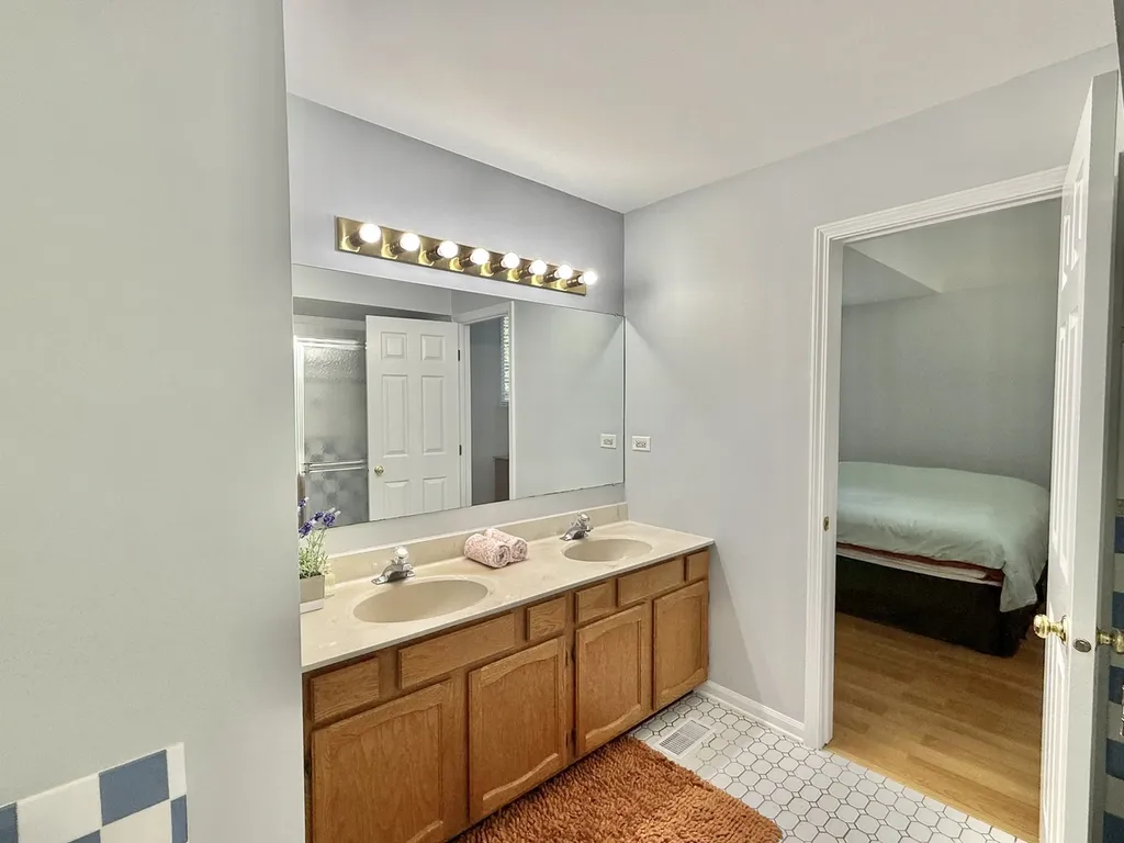 1582 Hinterlong Lane Naperville IL 60563
