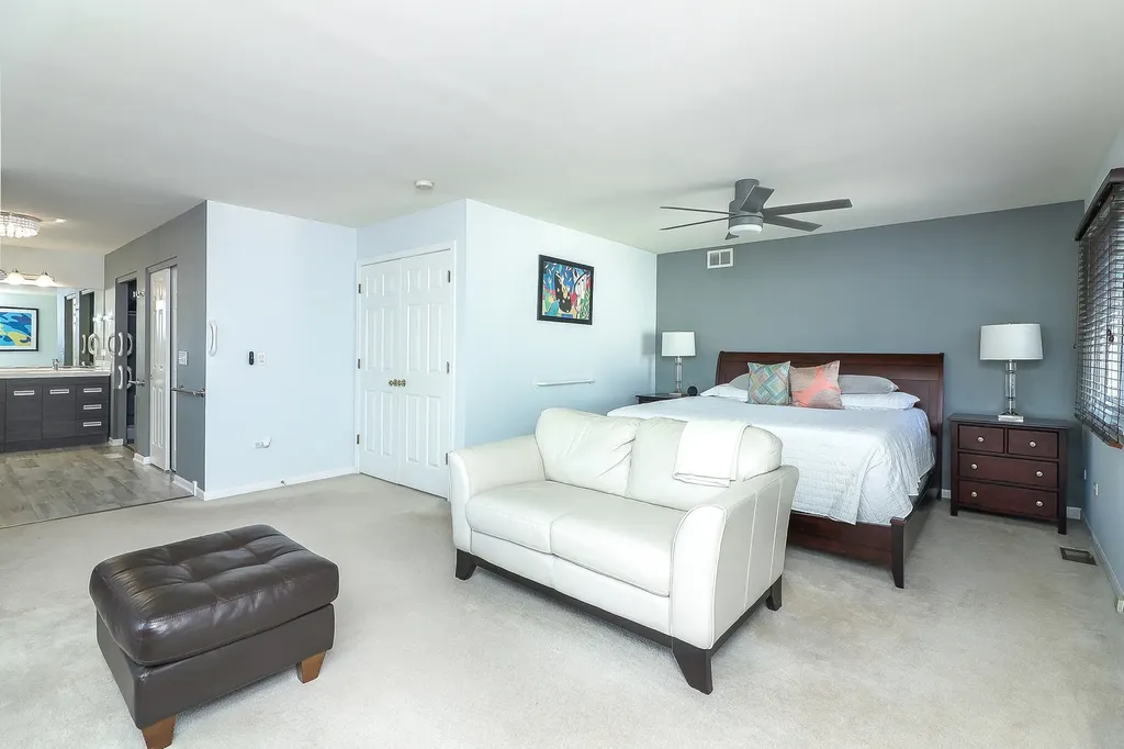 1993 Baldwin Way Bolingbrook IL 60490