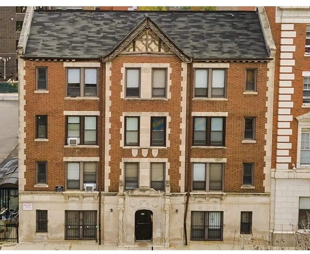 3345 North Marshfield Avenue Chicago IL 60657