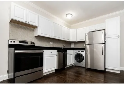 3345 North Marshfield Avenue Chicago IL 60657