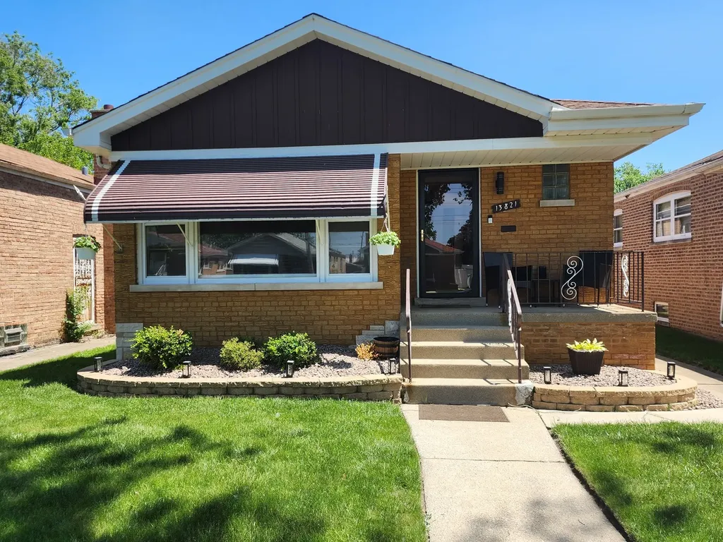 13821 South Tracy Avenue Riverdale IL 60827