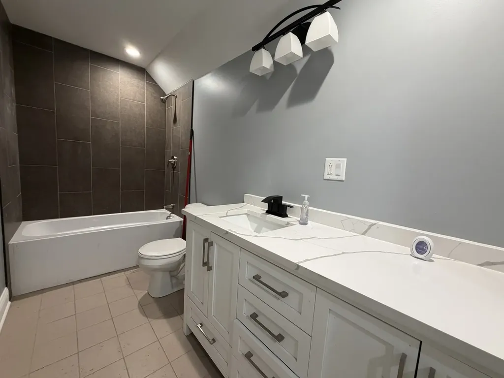 600 North Pine Avenue Chicago IL 60644