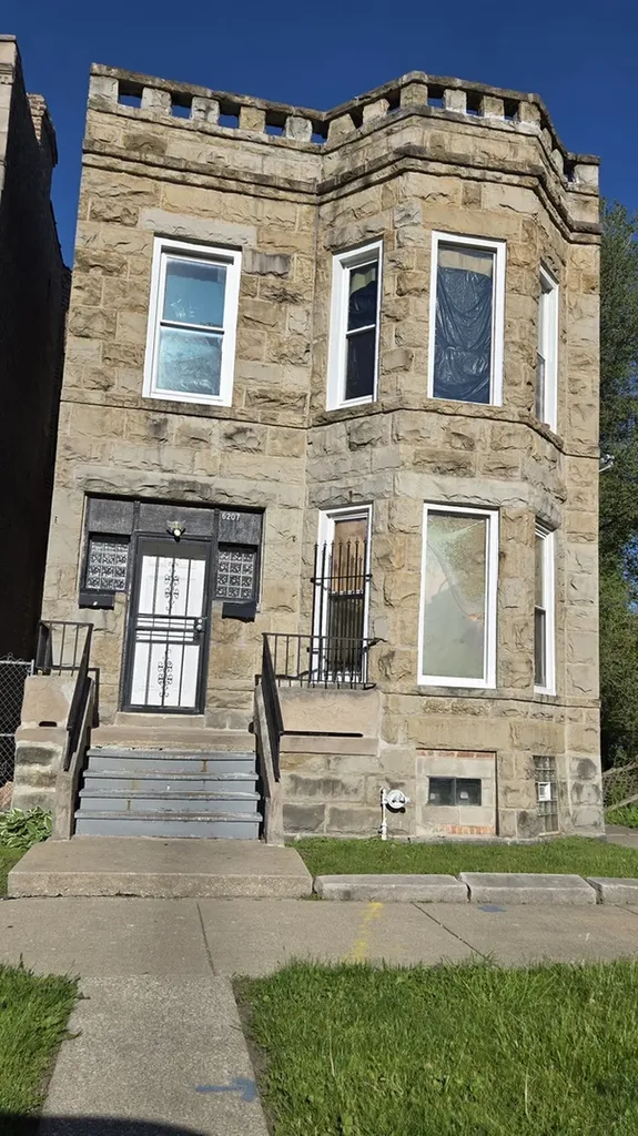 6207 South May Street Chicago IL 60621