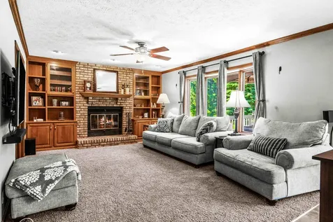 25 Bay Pointe Drive Bloomington IL 61704