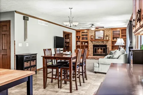 25 Bay Pointe Drive Bloomington IL 61704