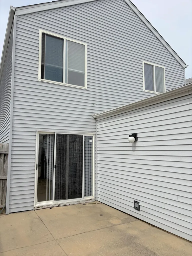 1066 Four Seasons Boulevard Aurora IL 60504