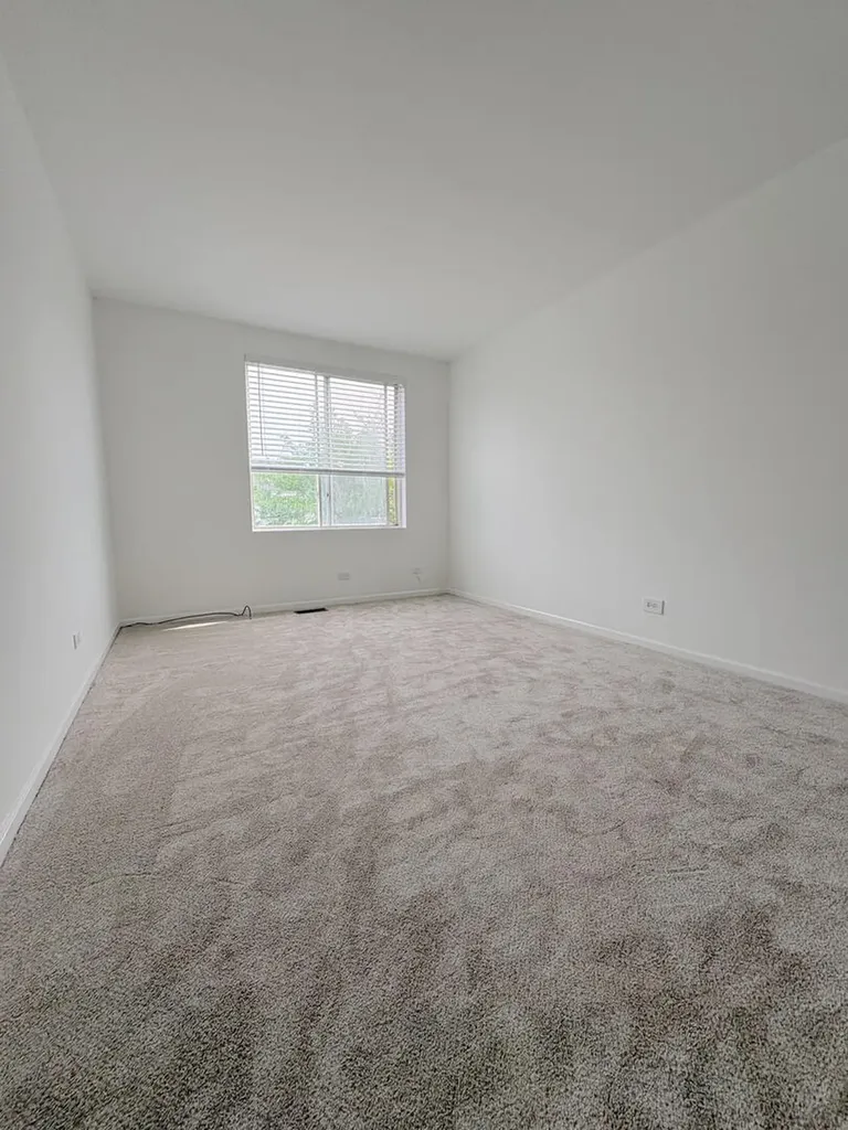 1066 Four Seasons Boulevard Aurora IL 60504