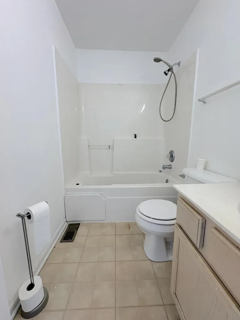 1066 Four Seasons Boulevard Aurora IL 60504