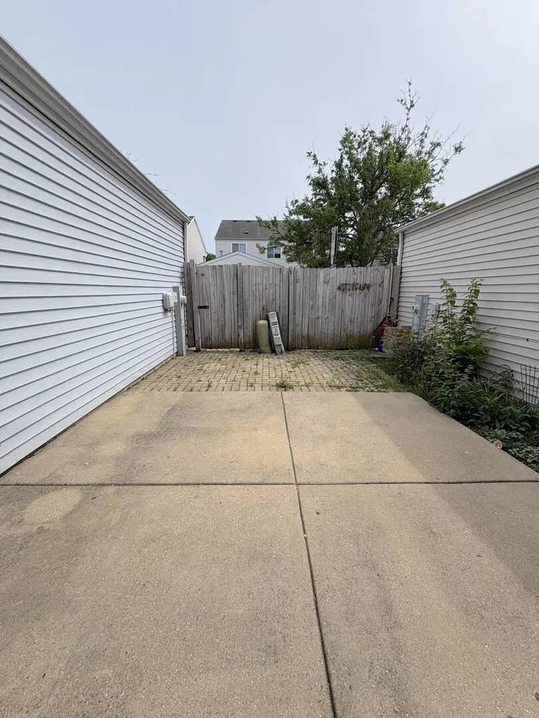 1066 Four Seasons Boulevard Aurora IL 60504