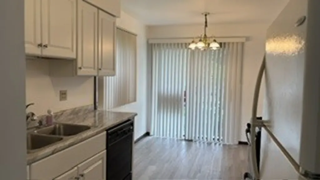 1633 Leytonstone Drive Wheaton IL 60189
