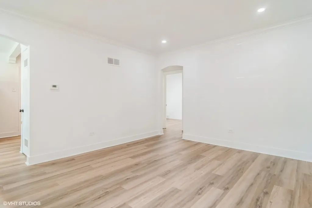 5809 North Rogers Avenue Chicago IL 60646