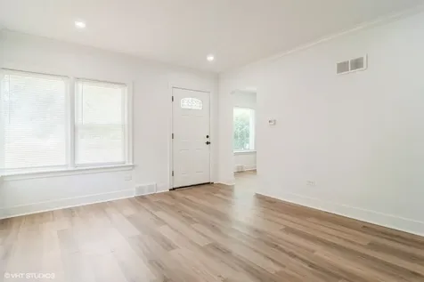 5809 North Rogers Avenue Chicago IL 60646