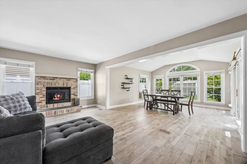 6155 Ivy Drive Lisle IL 60532