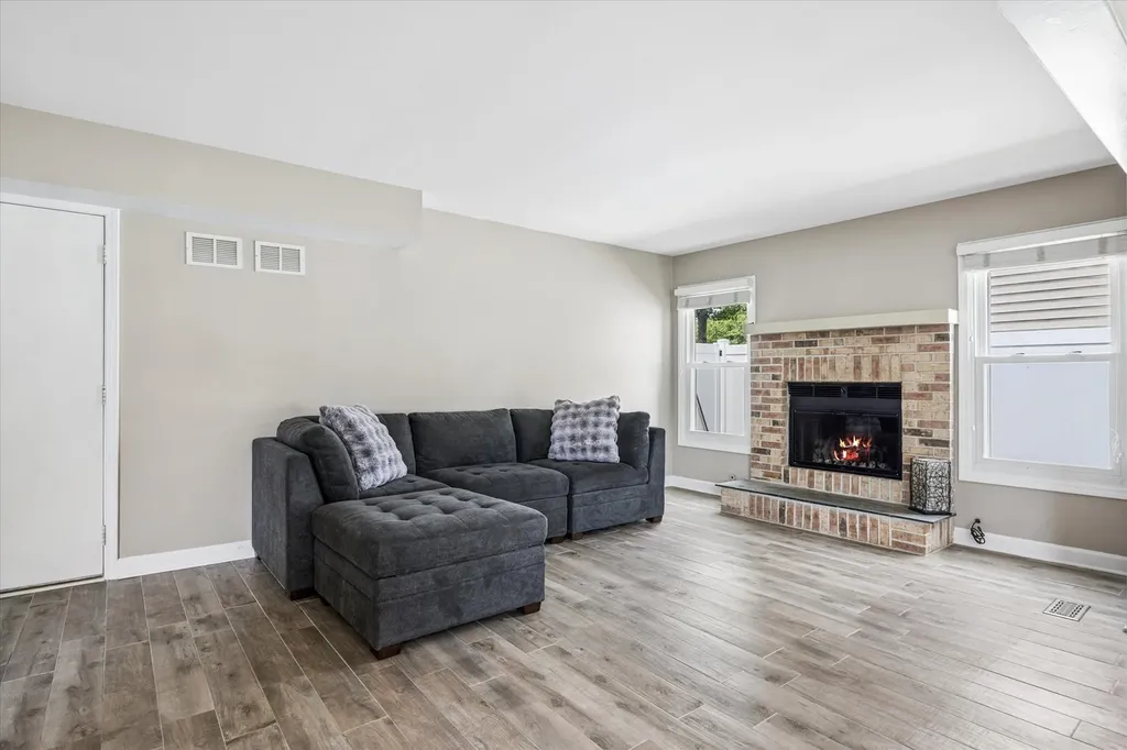 6155 Ivy Drive Lisle IL 60532