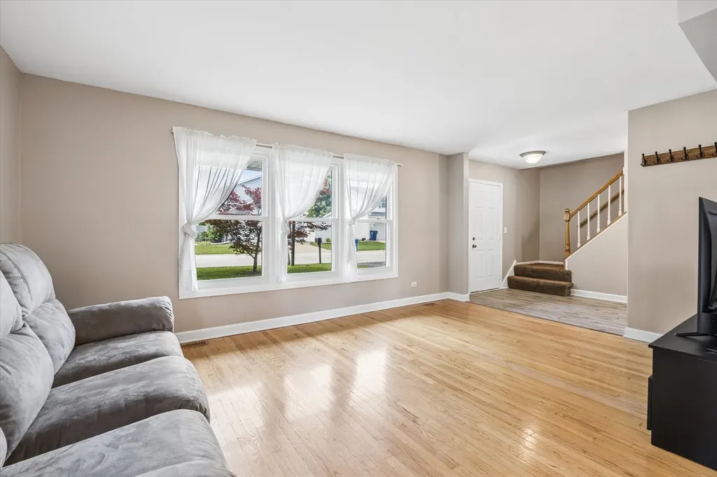 6155 Ivy Drive Lisle IL 60532