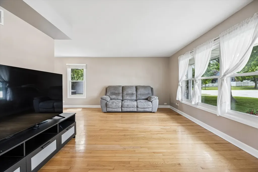 6155 Ivy Drive Lisle IL 60532