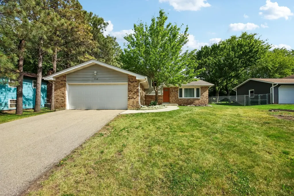 710 Chelsea Drive Algonquin IL 60102