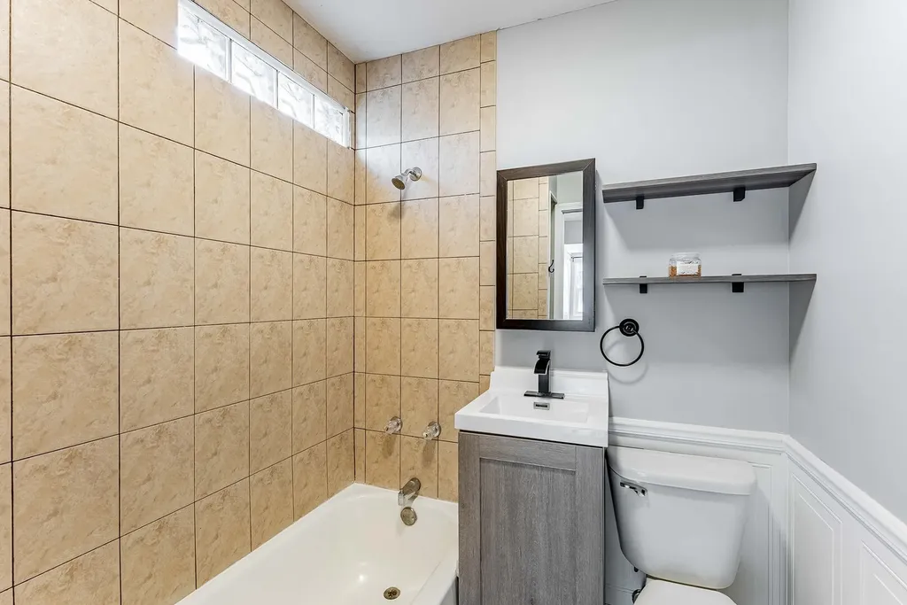 11319 South Green Bay Avenue Chicago IL 60617