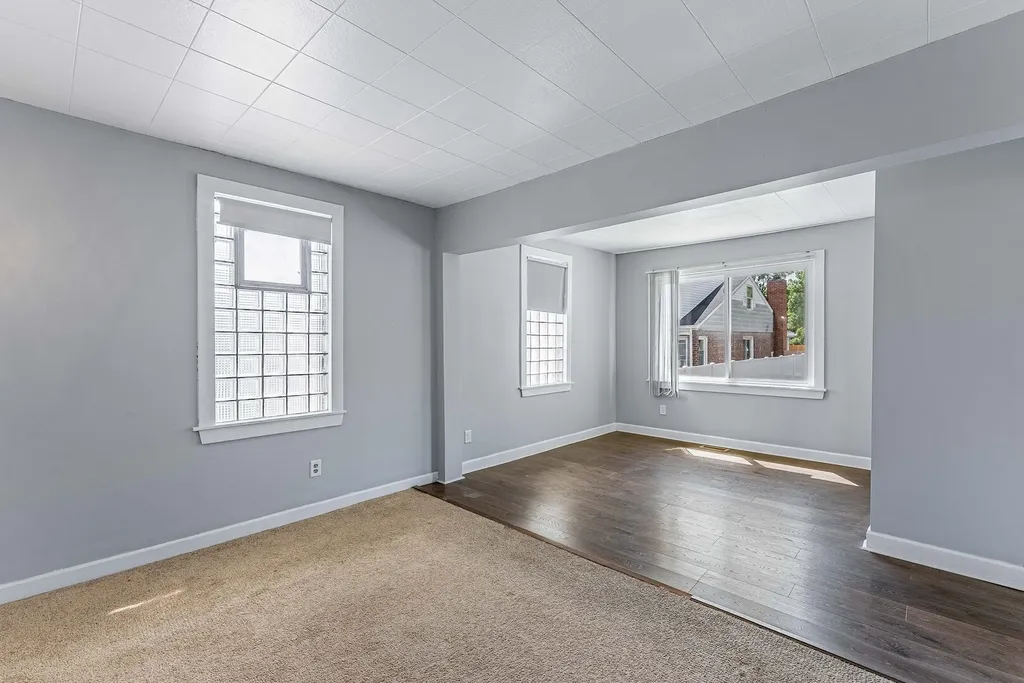 11319 South Green Bay Avenue Chicago IL 60617