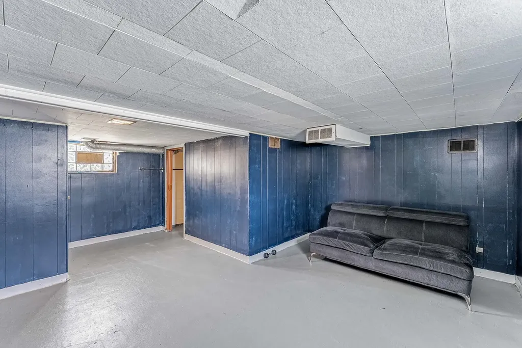 11319 South Green Bay Avenue Chicago IL 60617
