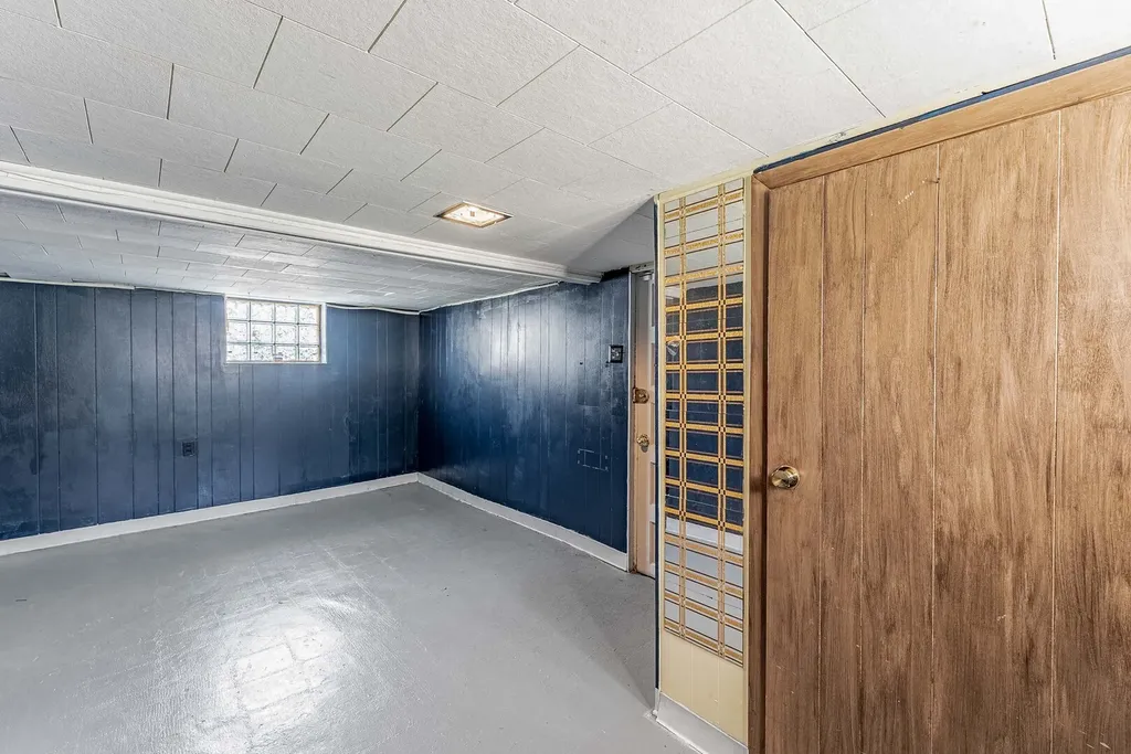 11319 South Green Bay Avenue Chicago IL 60617